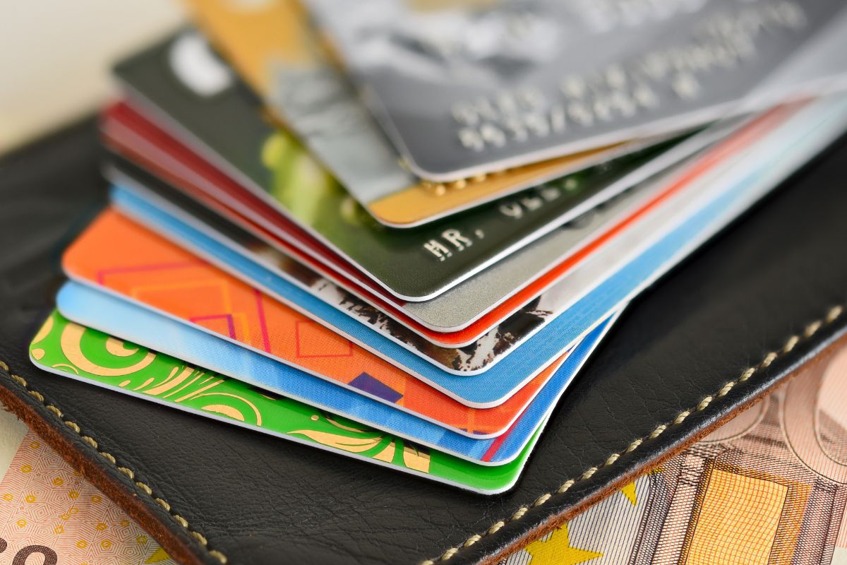 How Many Credit Cards Should You Have: Expert Guide & Analysis