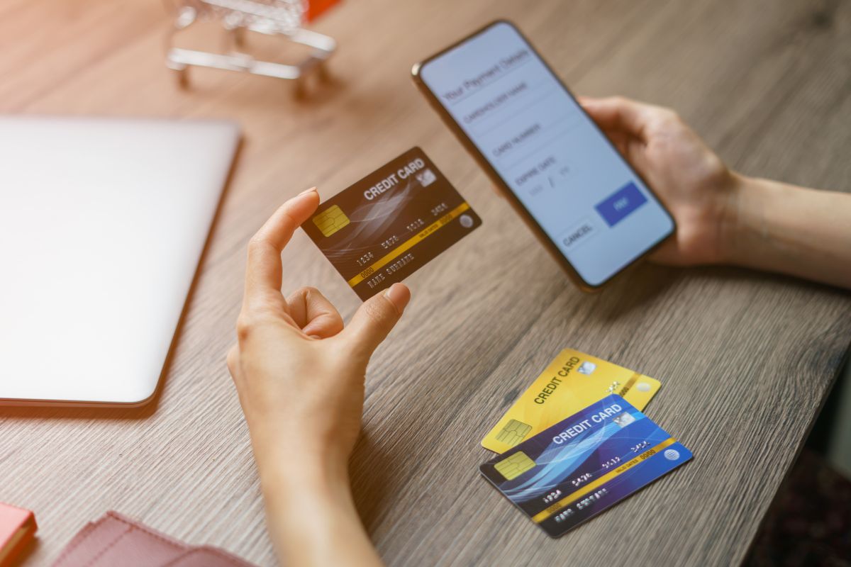 Smart Ways to Use Your Credit Card Without Falling Into Debt
