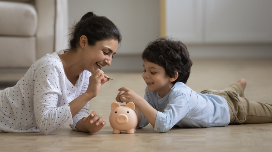 Teaching Kids Money Smarts: A Parent’s Walkthrough of Acorns Early