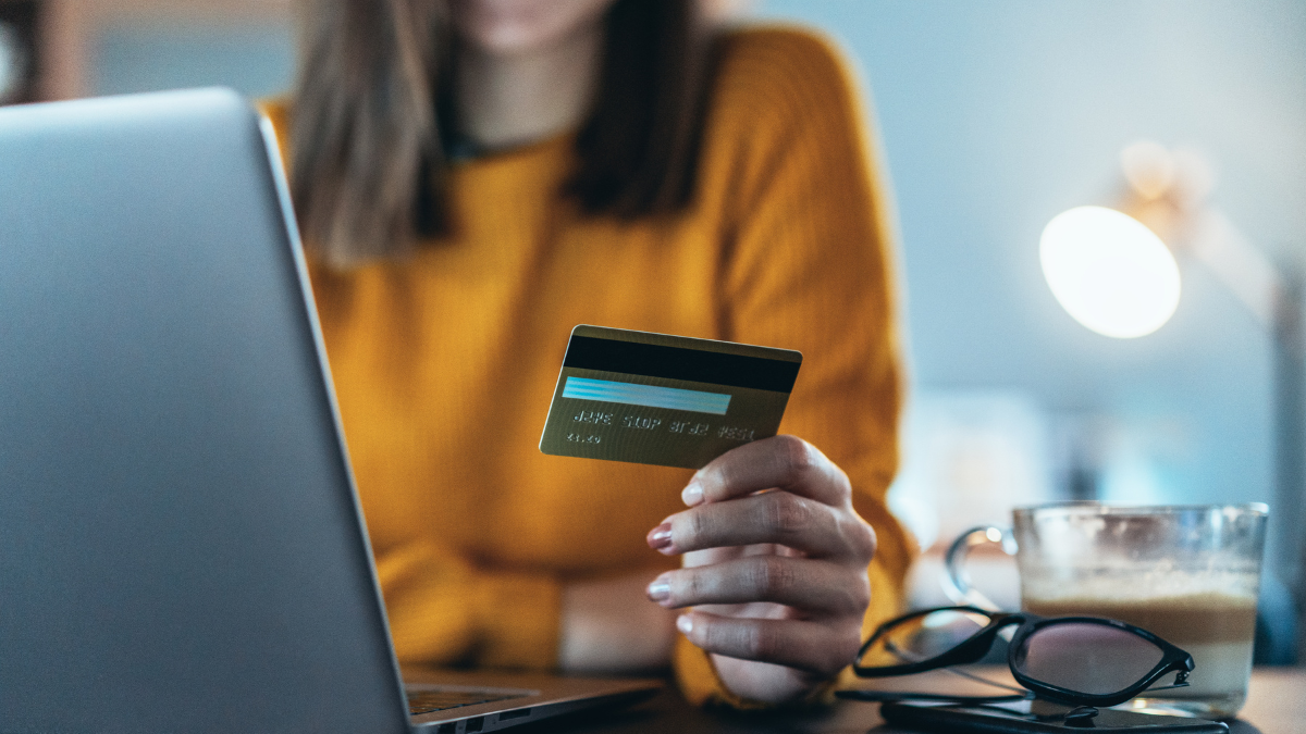 What Happens When You Miss a Credit Card Payment and How to Fix It
