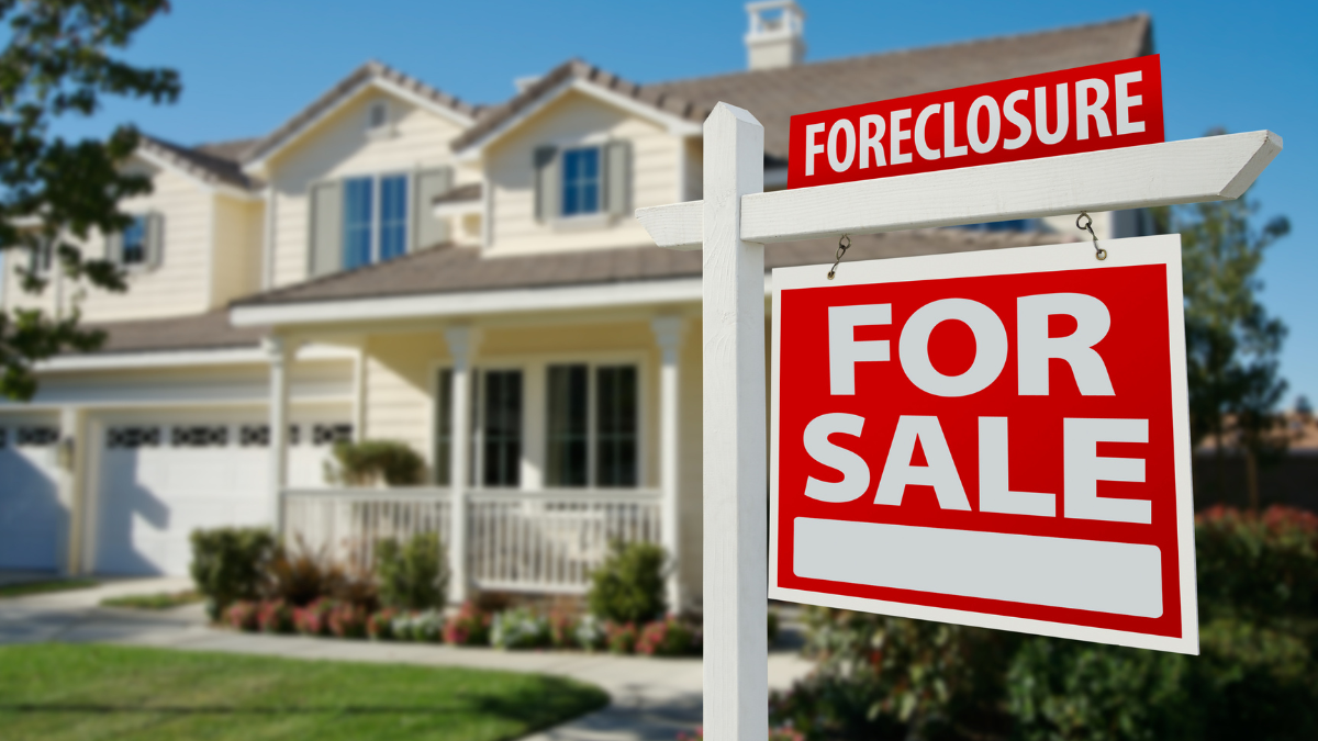 sell a house in foreclosure